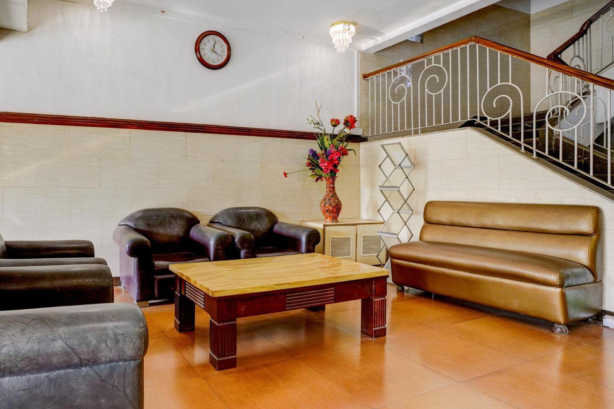 Collection O Martins Inn Arnalapada ภายนอก รูปภาพ