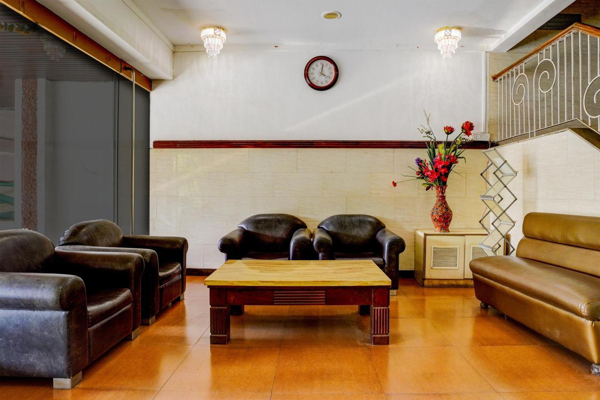 Collection O Martins Inn Arnalapada ภายนอก รูปภาพ